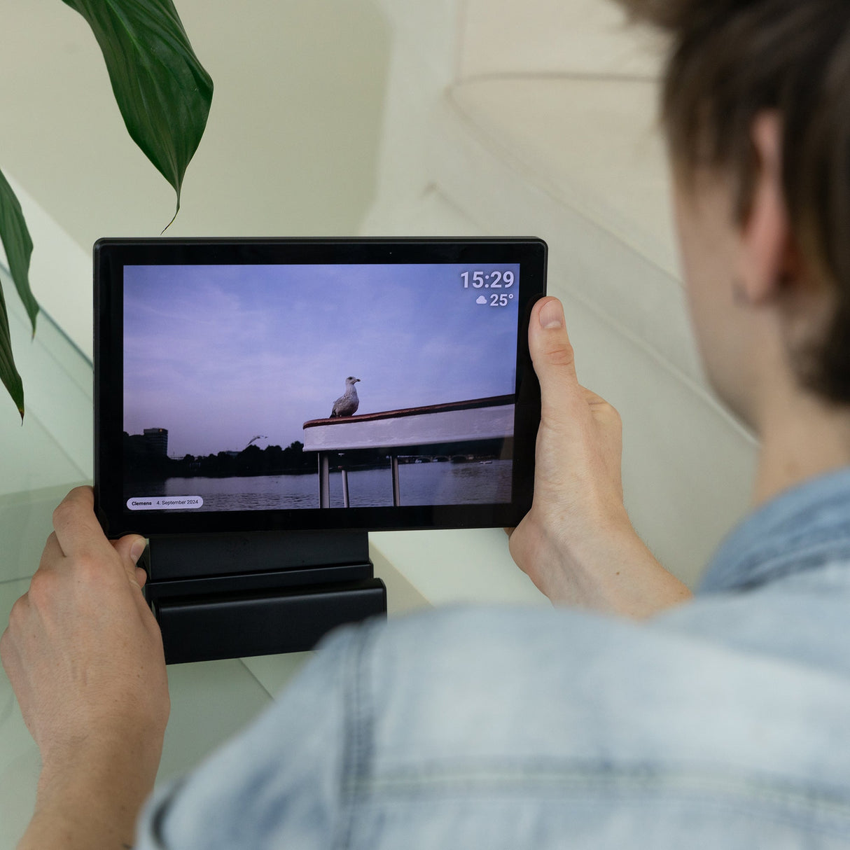 Smarter Bilderrahmen | 10" Diagonale | Wifi | Frameo App | Modell 106 Portable